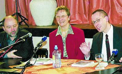 die Autorin mit Josef Schwickerath (li) und Klaus-Peter Fuß (re)